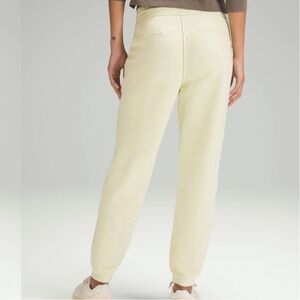 Lululemon Loungeful High-Rise Jogger *Full Length
Dewy